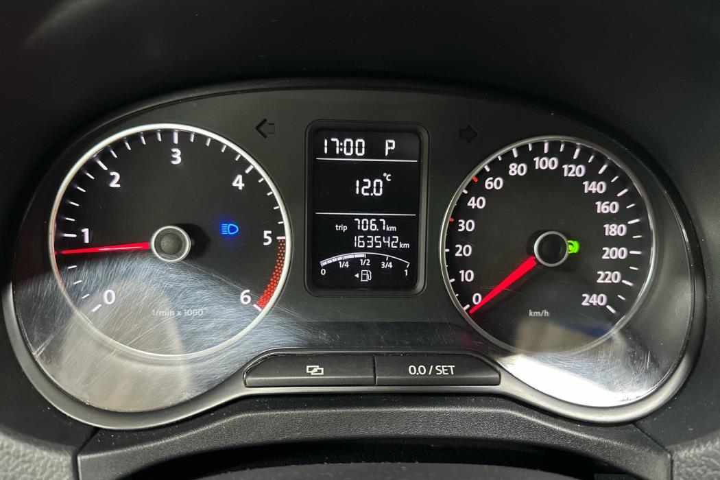 VOLKSWAGEN Amarok 2012