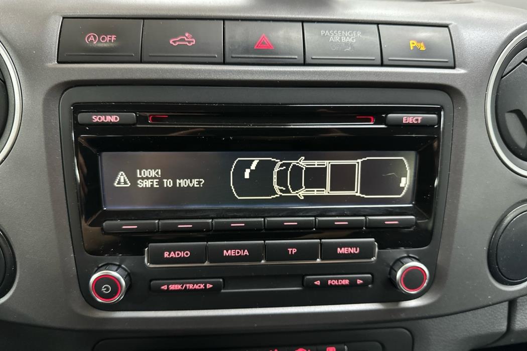 VOLKSWAGEN Amarok 2012