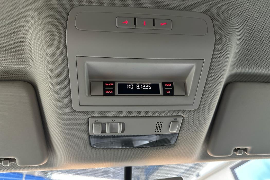 VOLKSWAGEN Amarok 2012