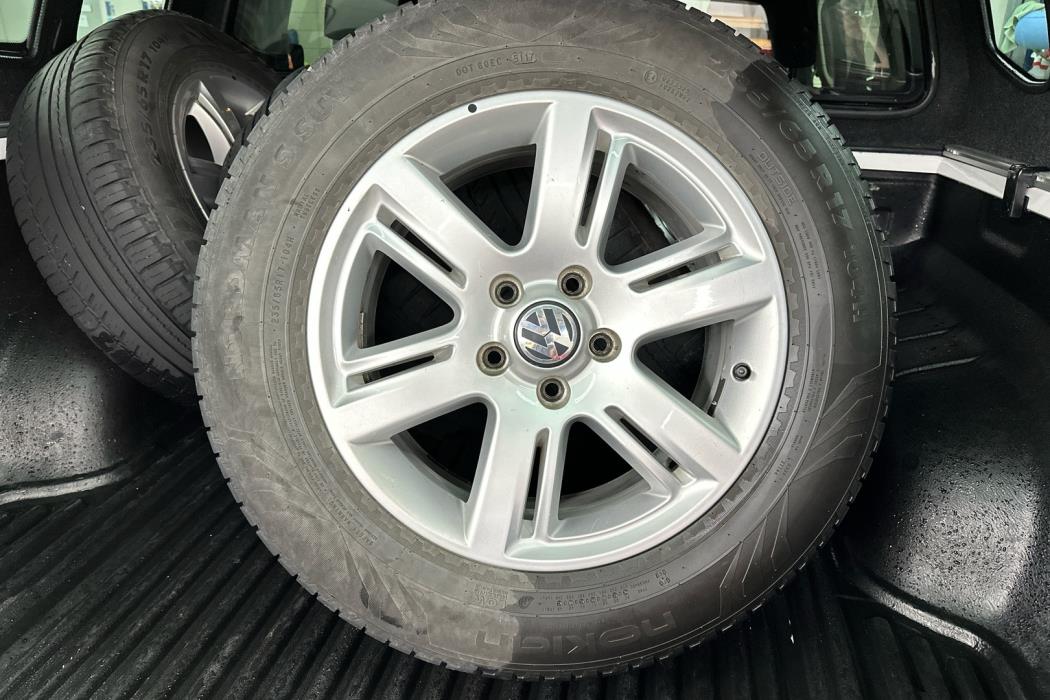 VOLKSWAGEN Amarok 2012