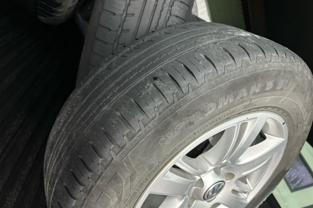 VOLKSWAGEN Amarok 2012