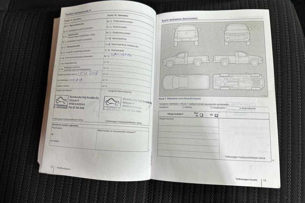 VOLKSWAGEN Amarok 2012