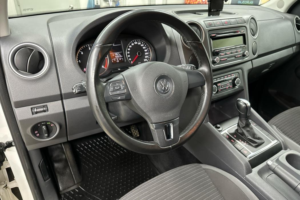 VOLKSWAGEN Amarok 2012