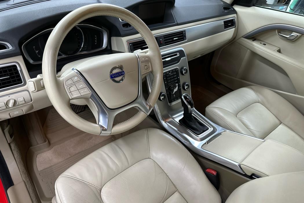 VOLVO V70 2013