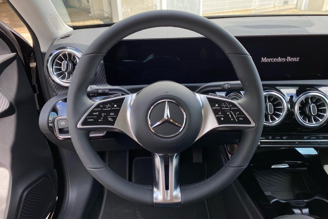 MERCEDES-BENZ A 2025