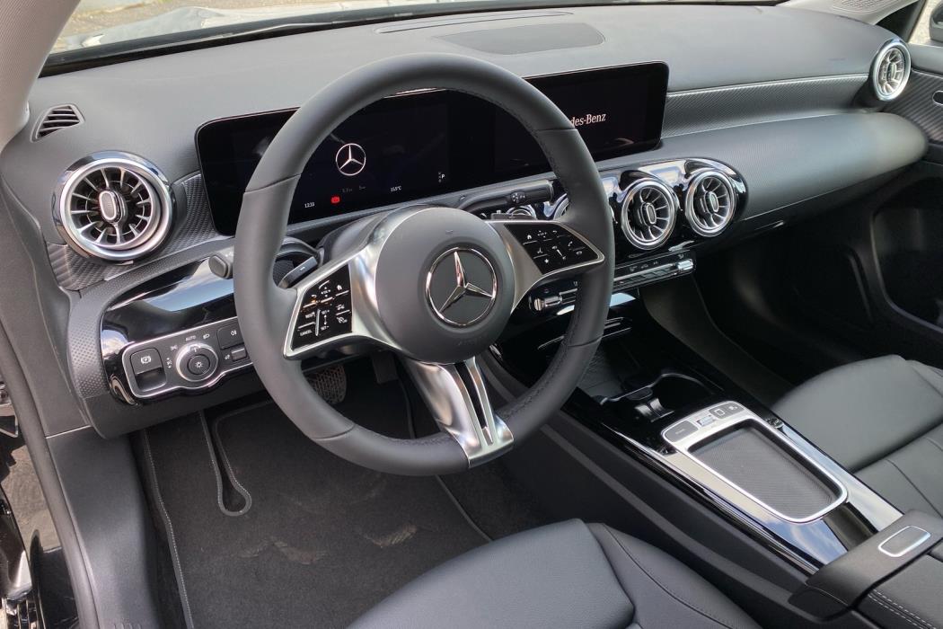 MERCEDES-BENZ A 2025