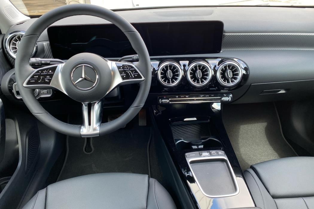 MERCEDES-BENZ A 2025