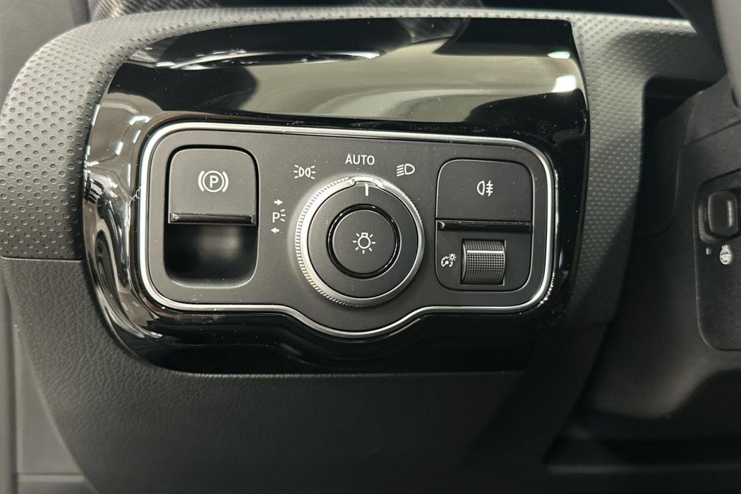 MERCEDES-BENZ CLA 2025