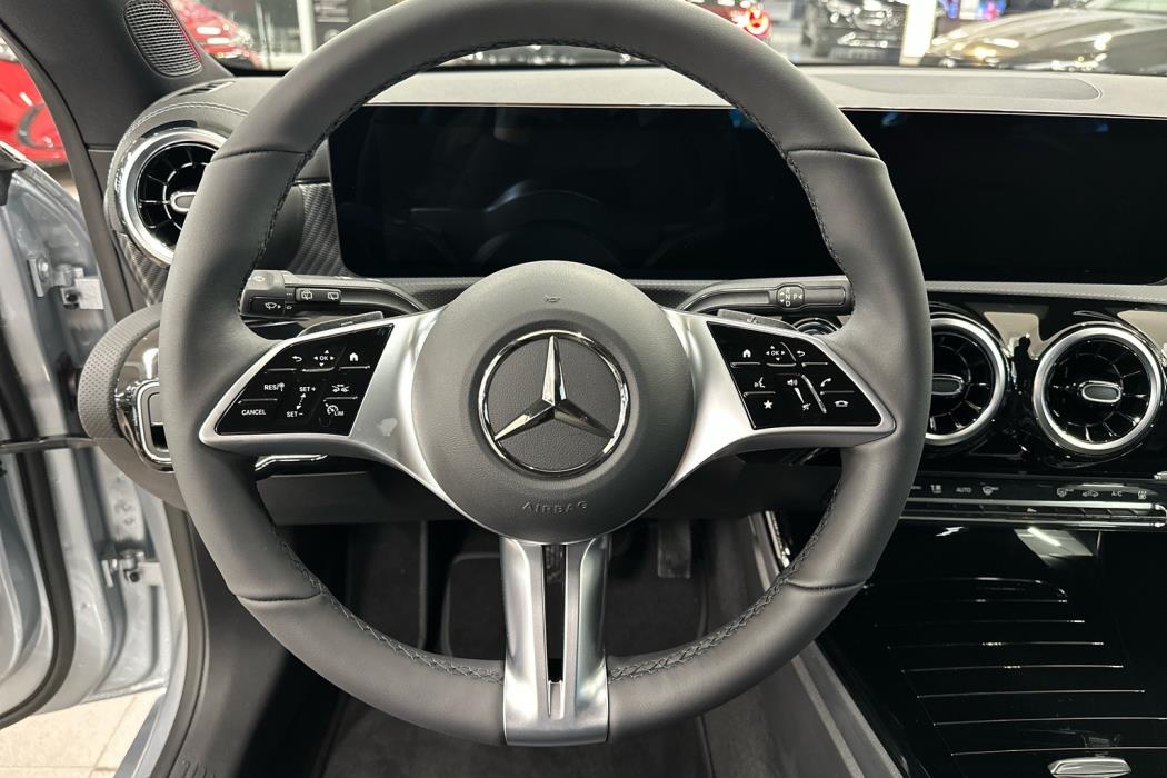 MERCEDES-BENZ CLA 2025