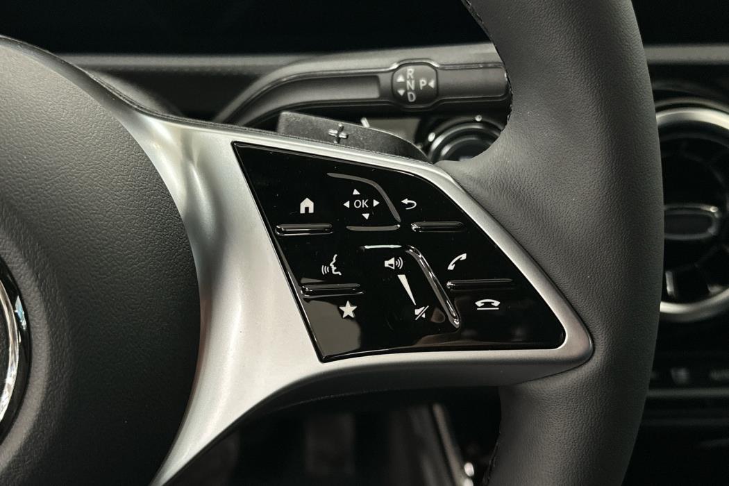 MERCEDES-BENZ CLA 2025