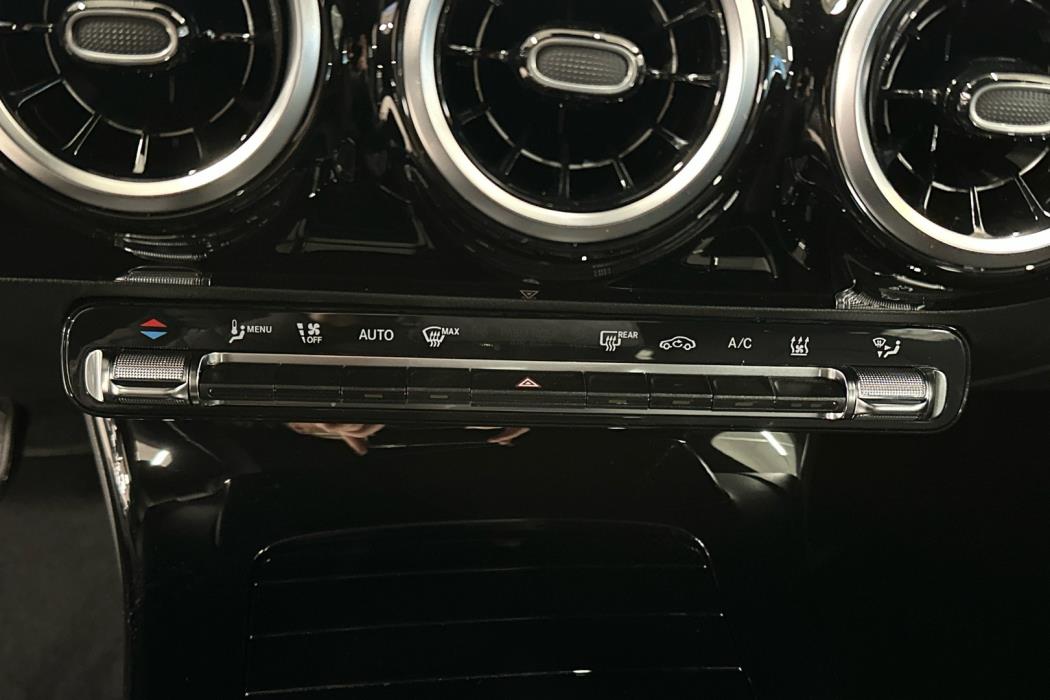 MERCEDES-BENZ CLA 2025