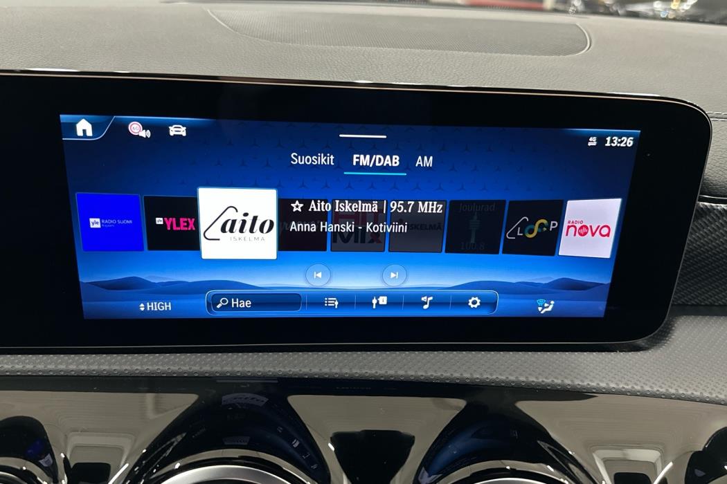 MERCEDES-BENZ CLA 2025