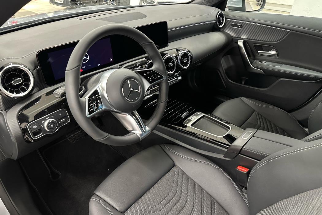 MERCEDES-BENZ CLA 2025