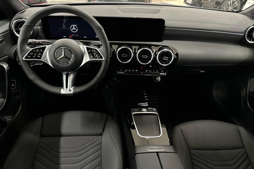 MERCEDES-BENZ CLA 2025