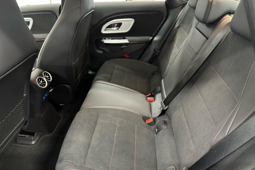 MERCEDES-BENZ CLA 2025