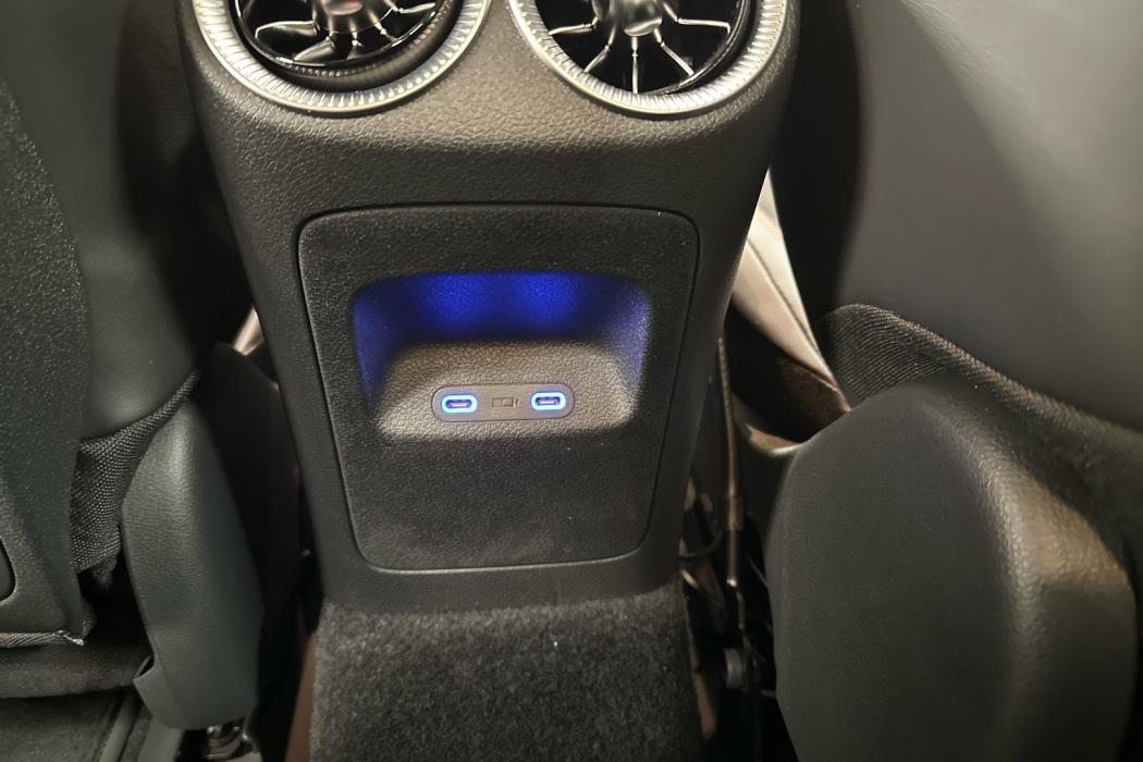 MERCEDES-BENZ CLA 2025