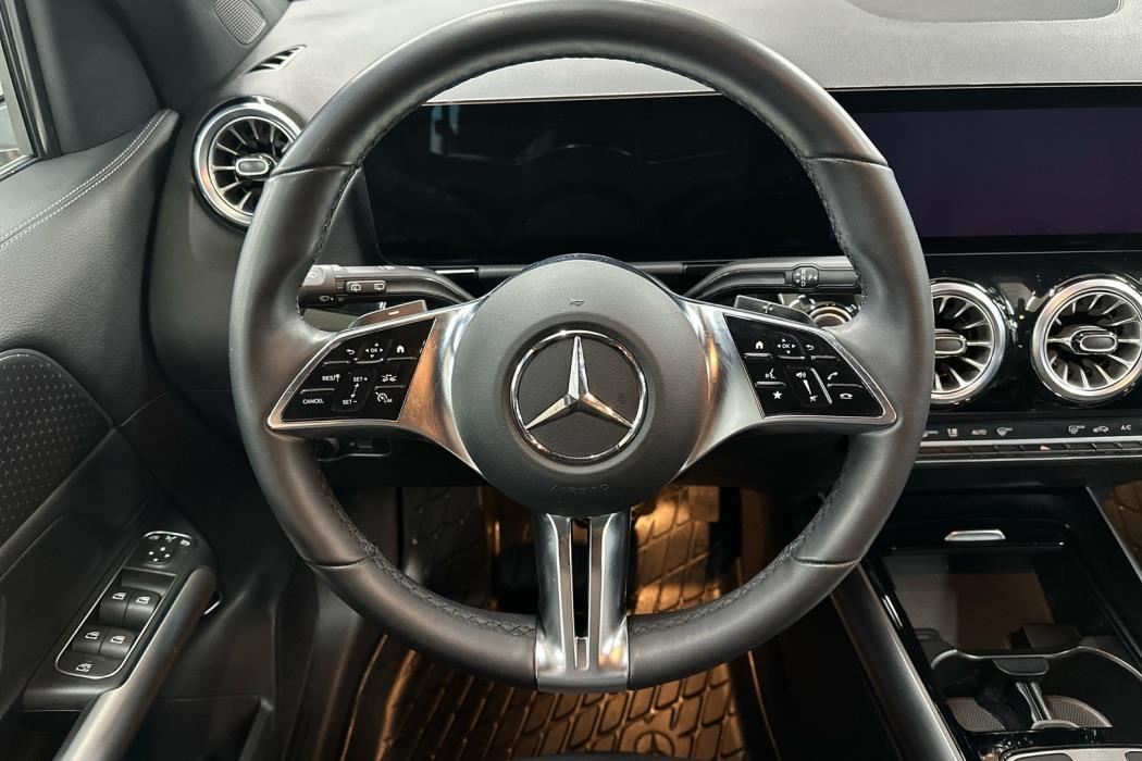 MERCEDES-BENZ EQA 2024