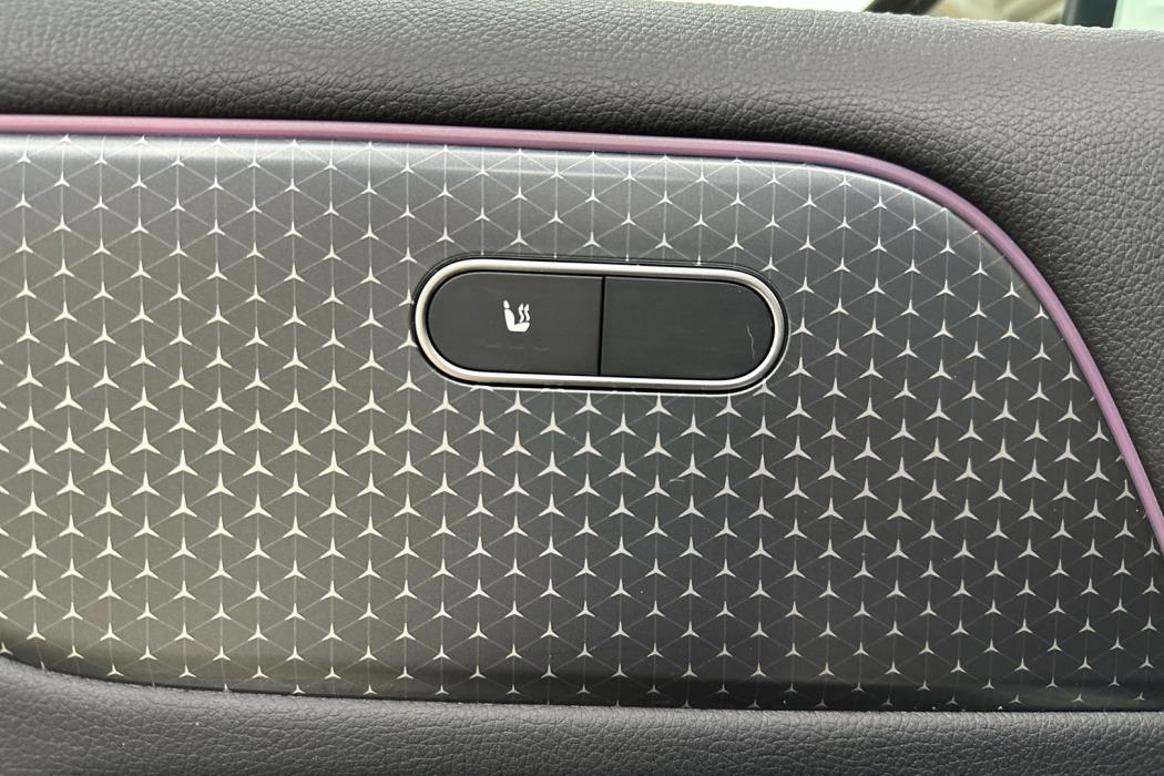 MERCEDES-BENZ EQA 2024