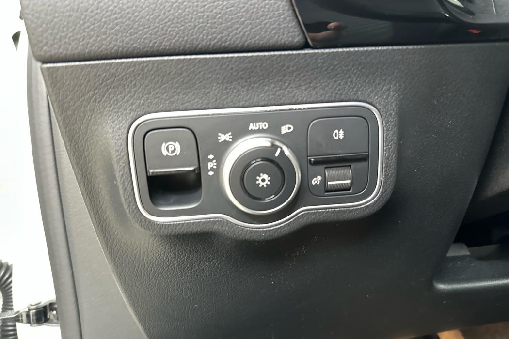 MERCEDES-BENZ EQA 2024