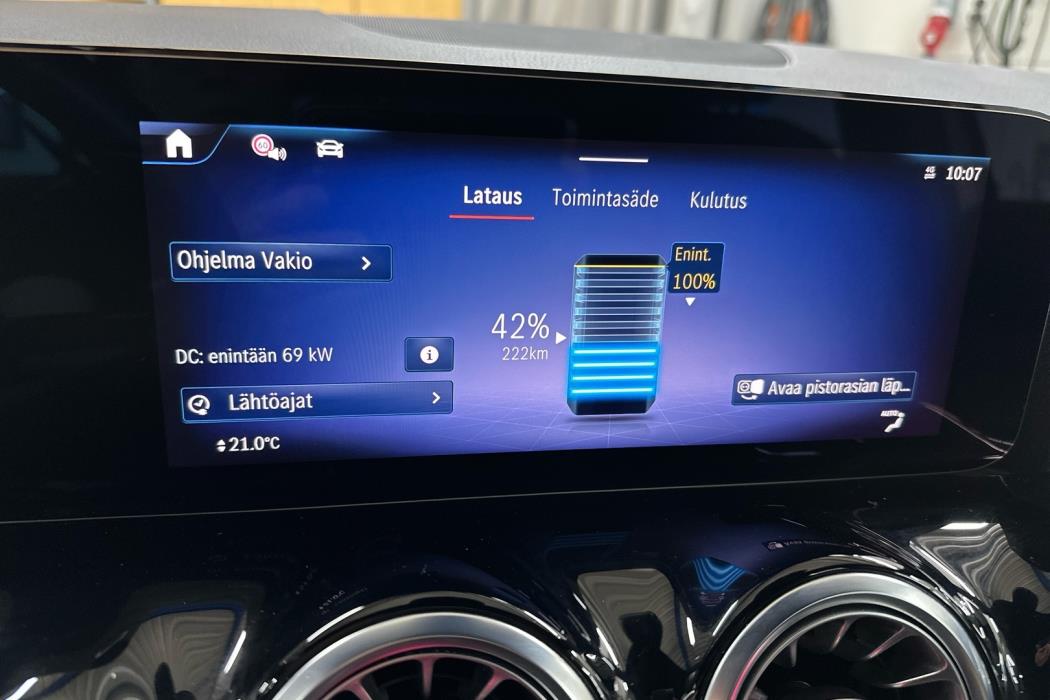 MERCEDES-BENZ EQA 2024