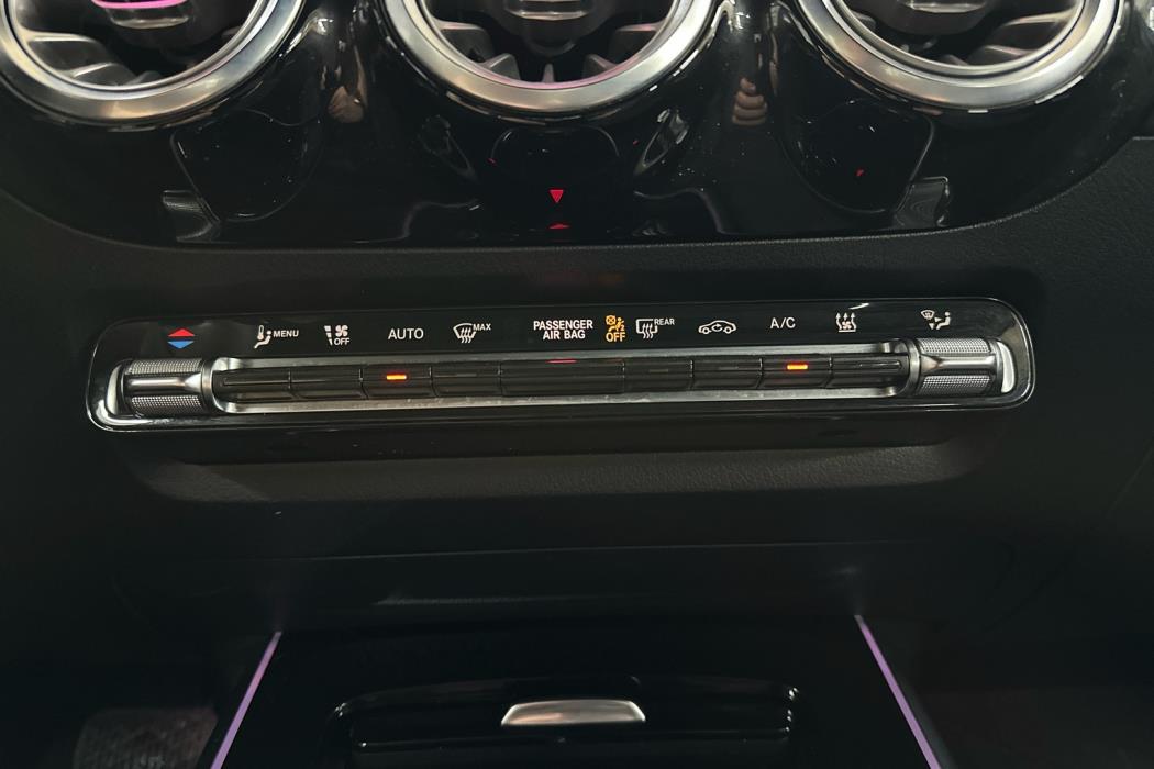 MERCEDES-BENZ EQA 2024