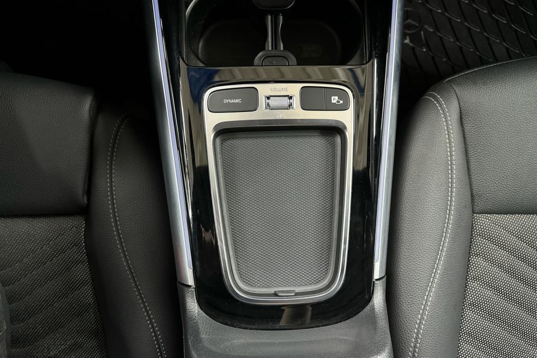 MERCEDES-BENZ EQA 2024