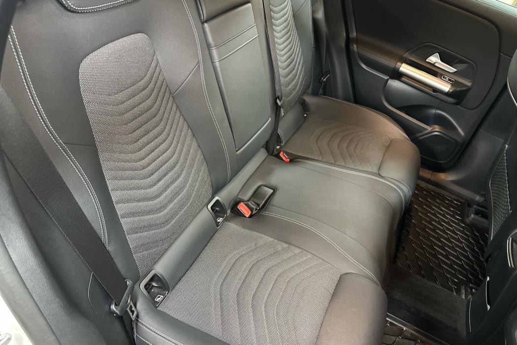 MERCEDES-BENZ EQA 2024