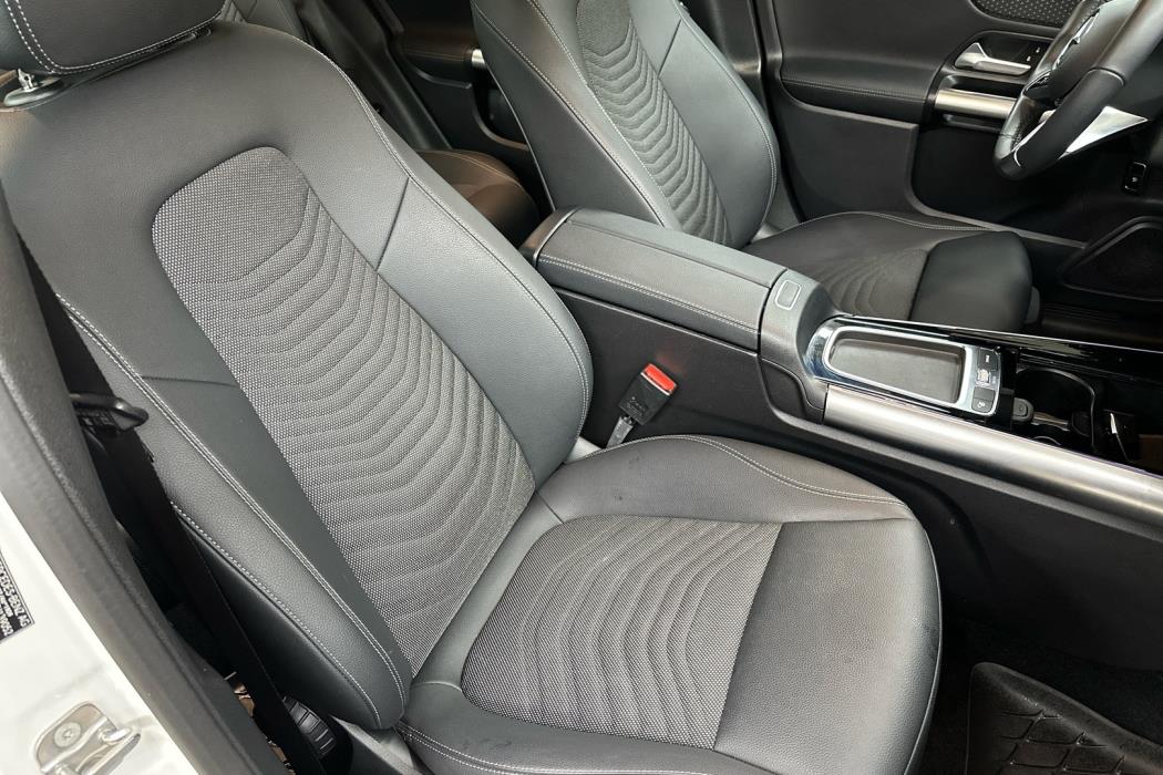 MERCEDES-BENZ EQA 2024