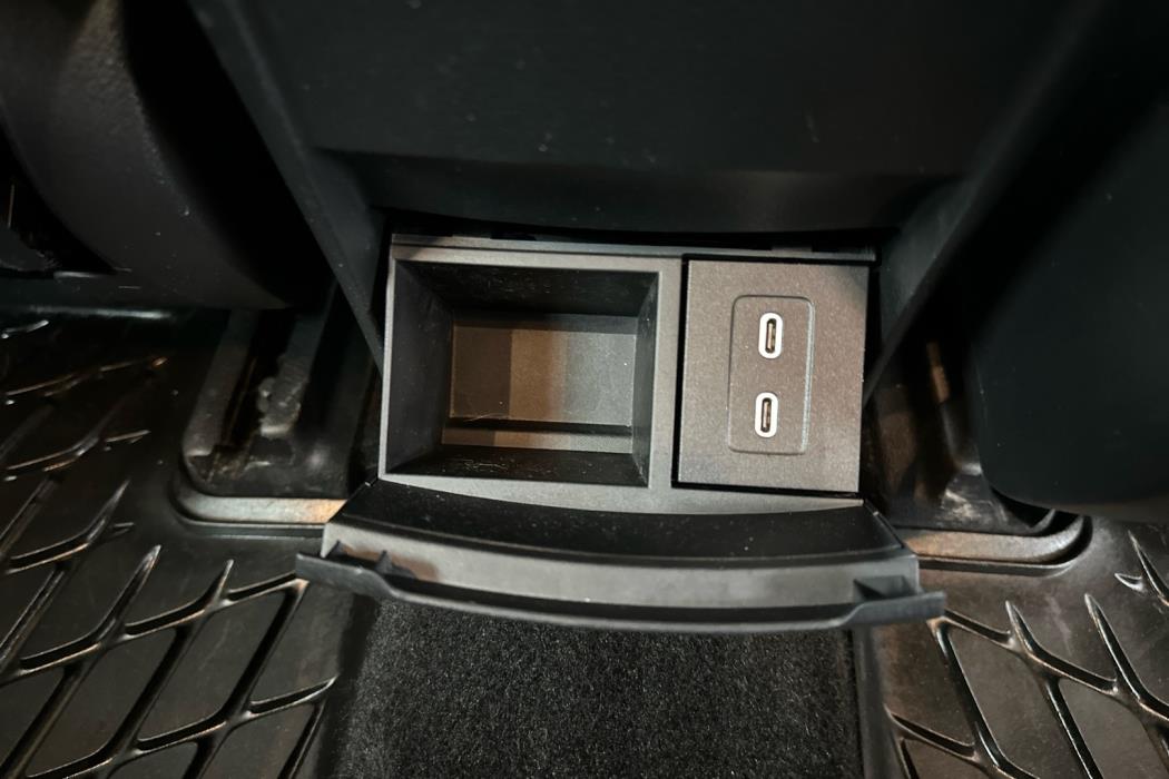 MERCEDES-BENZ EQA 2024