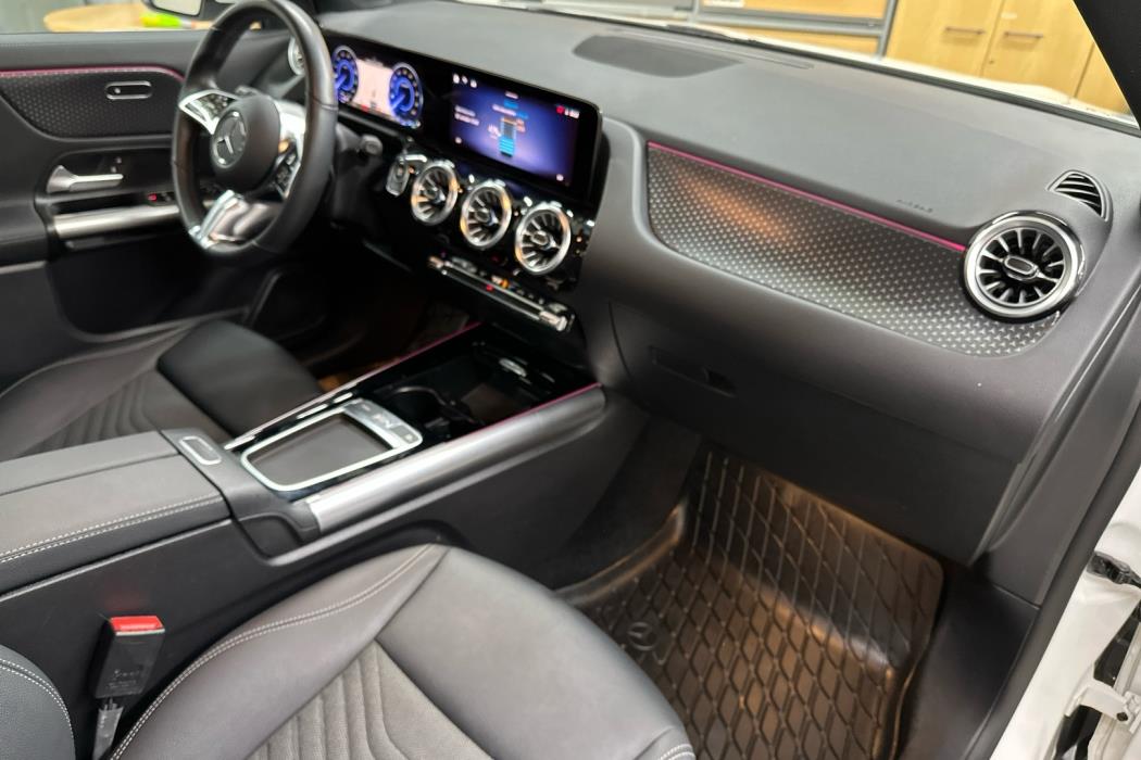 MERCEDES-BENZ EQA 2024