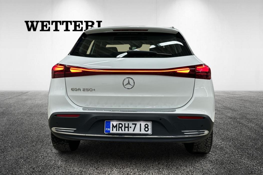 MERCEDES-BENZ EQA 2024