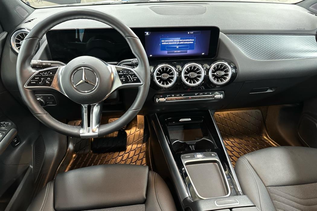 MERCEDES-BENZ EQA 2024