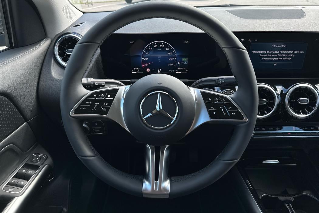 MERCEDES-BENZ GLA 2026
