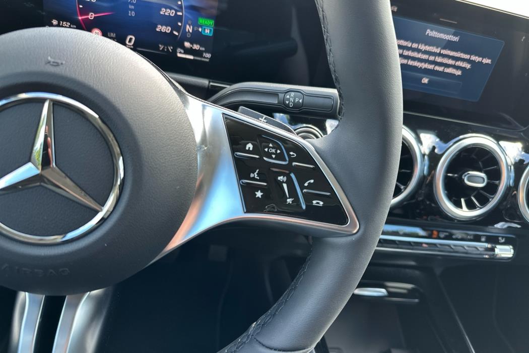 MERCEDES-BENZ GLA 2026