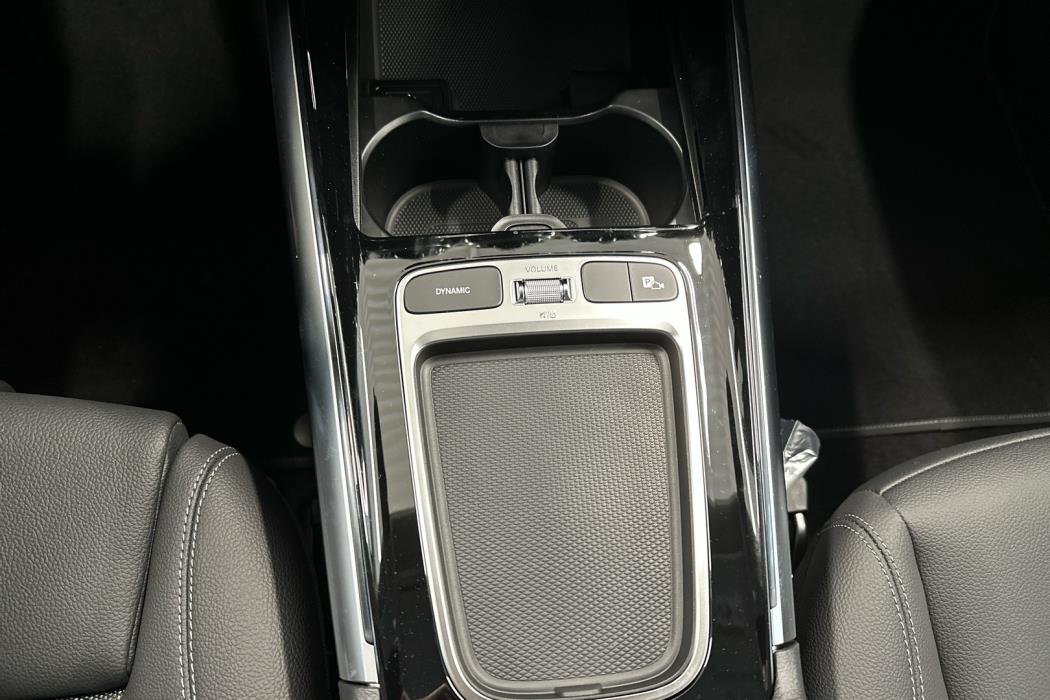MERCEDES-BENZ GLA 2026
