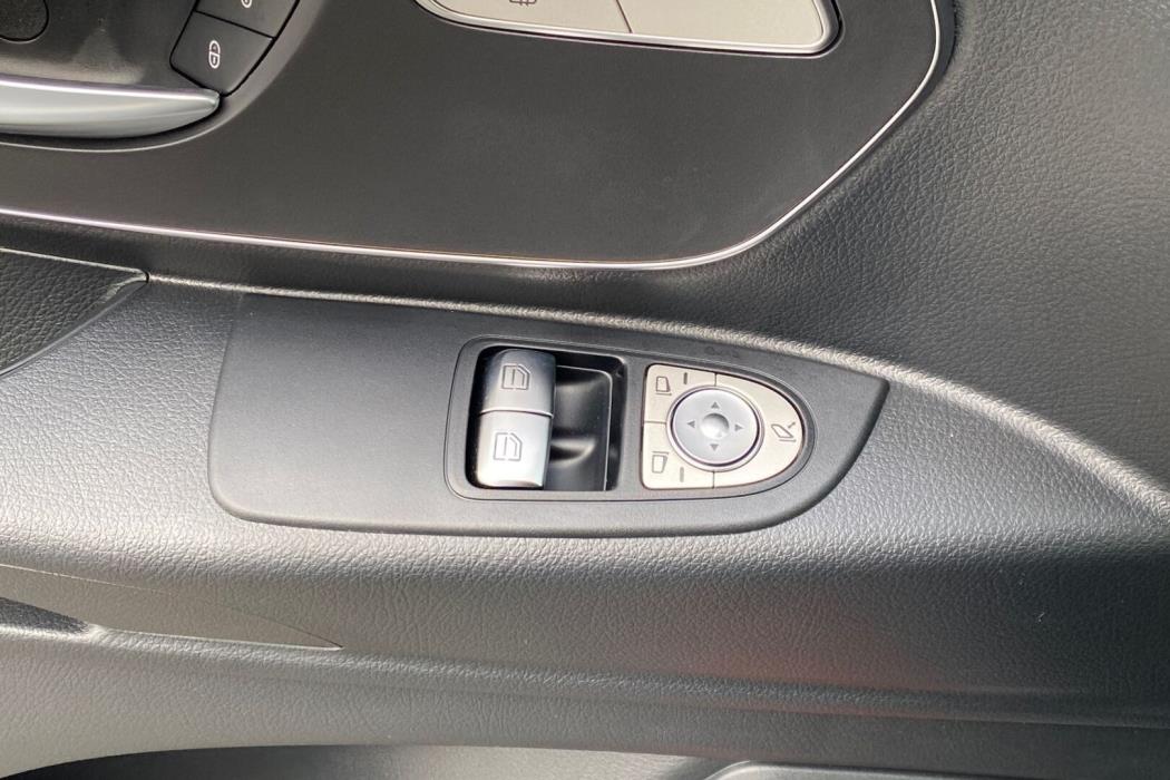 MERCEDES-BENZ Vito 2025