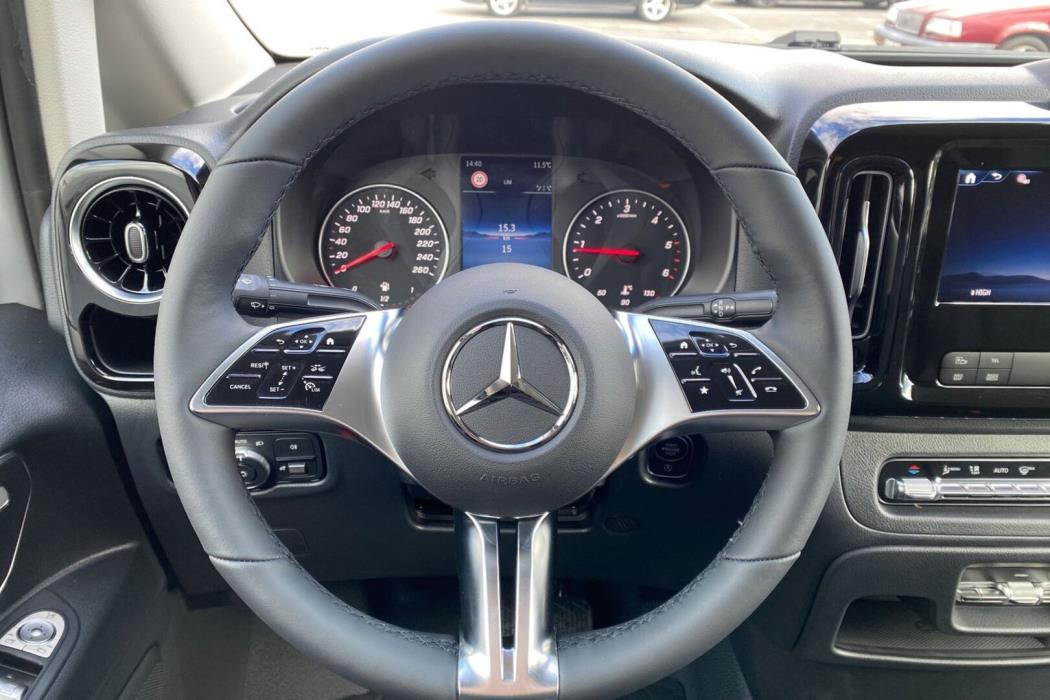 MERCEDES-BENZ Vito 2025