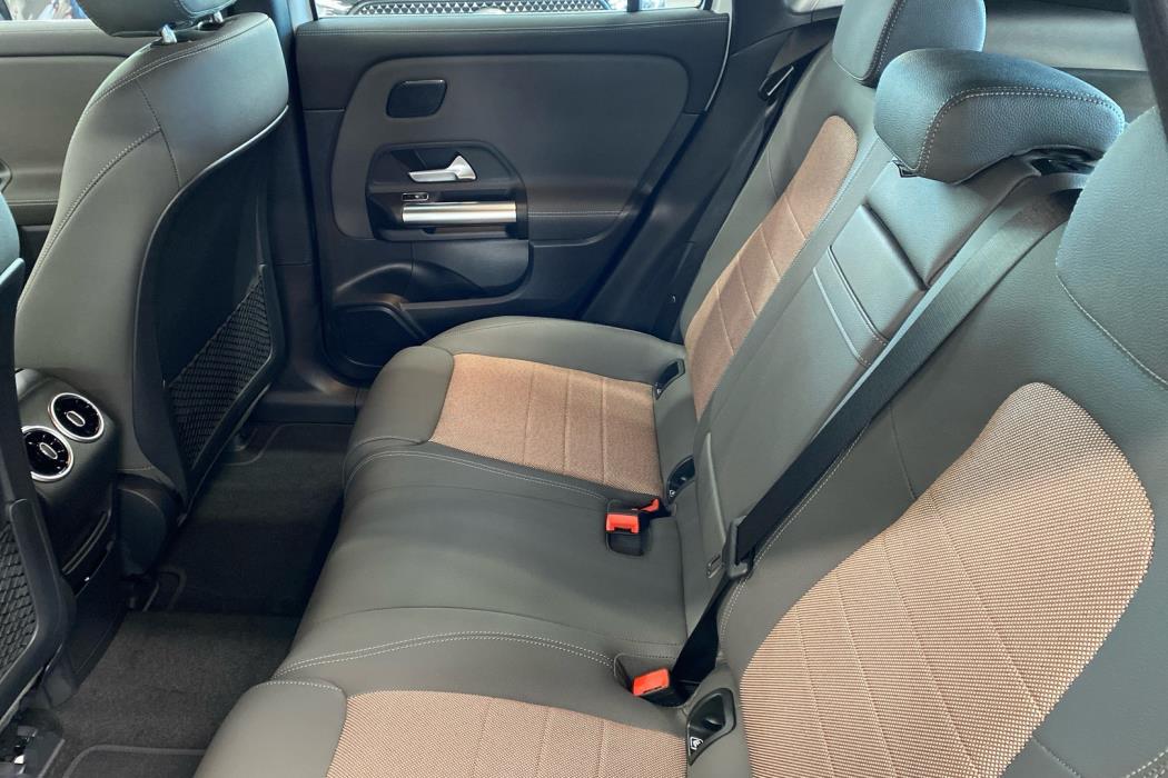 MERCEDES-BENZ EQA 2026