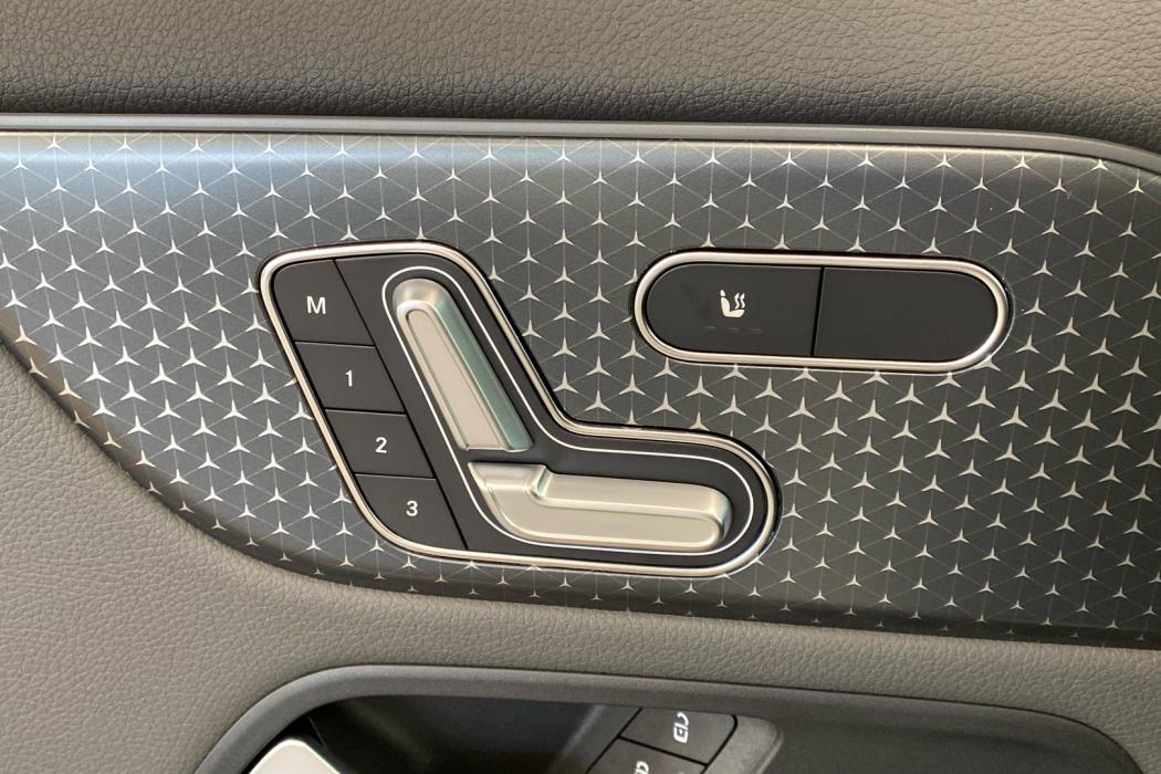 MERCEDES-BENZ EQA 2026