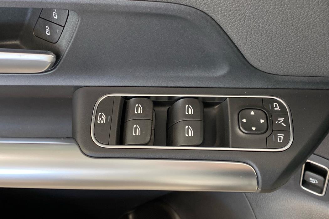 MERCEDES-BENZ EQA 2026