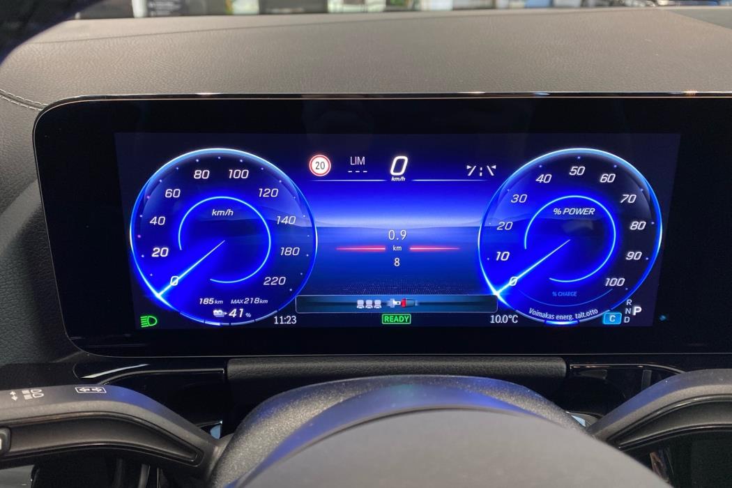 MERCEDES-BENZ EQA 2026