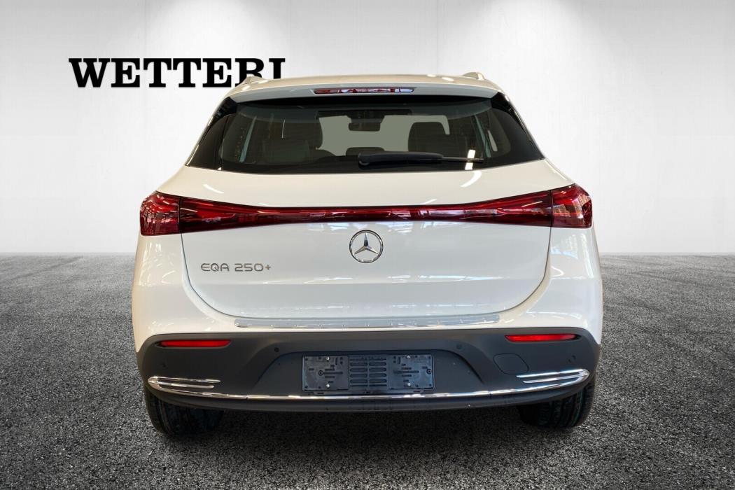 MERCEDES-BENZ EQA 2026