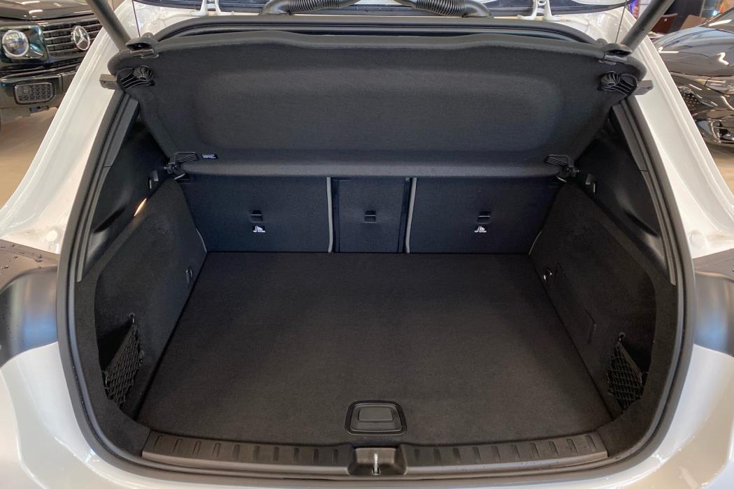 MERCEDES-BENZ EQA 2026