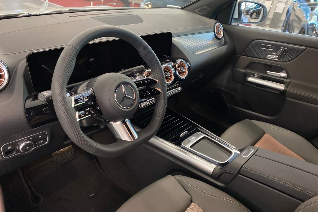 MERCEDES-BENZ EQA 2026