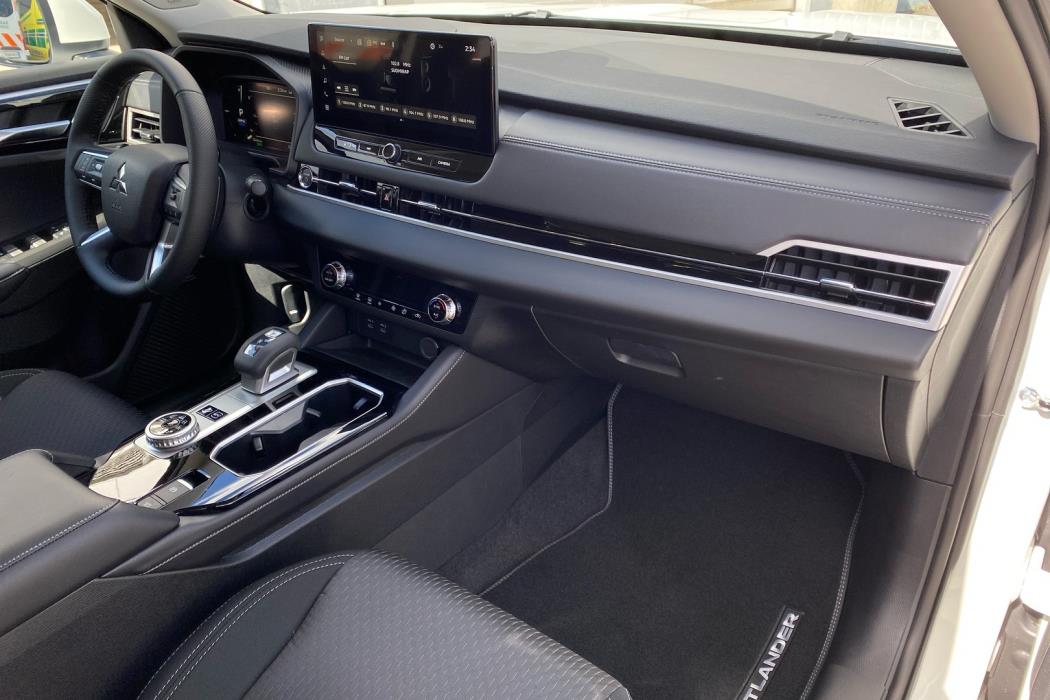 MITSUBISHI OUTLANDER PHEV 2026