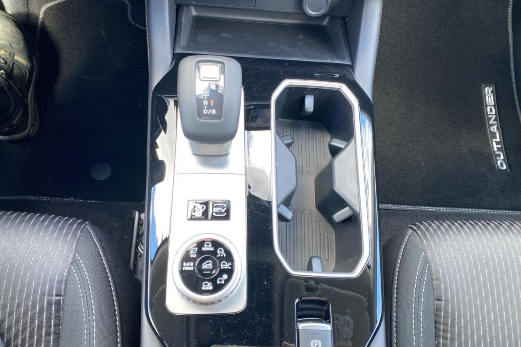 MITSUBISHI OUTLANDER PHEV 2026