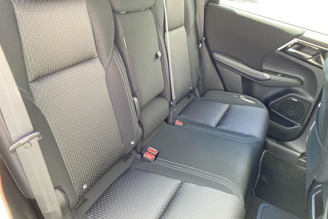 MITSUBISHI OUTLANDER PHEV 2026
