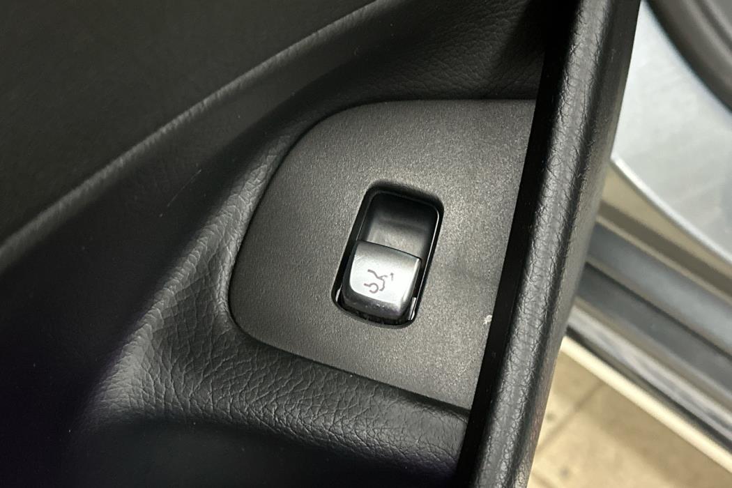 MERCEDES-BENZ E 2016