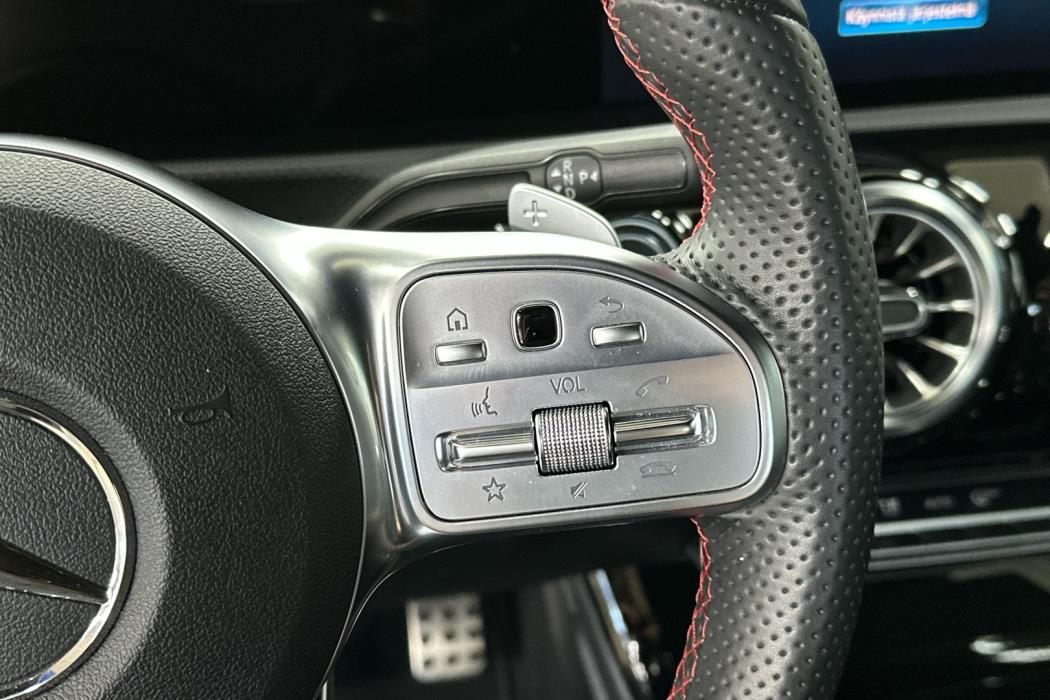MERCEDES-BENZ A 2023