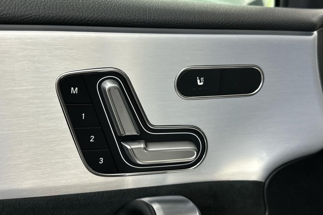 MERCEDES-BENZ A 2023